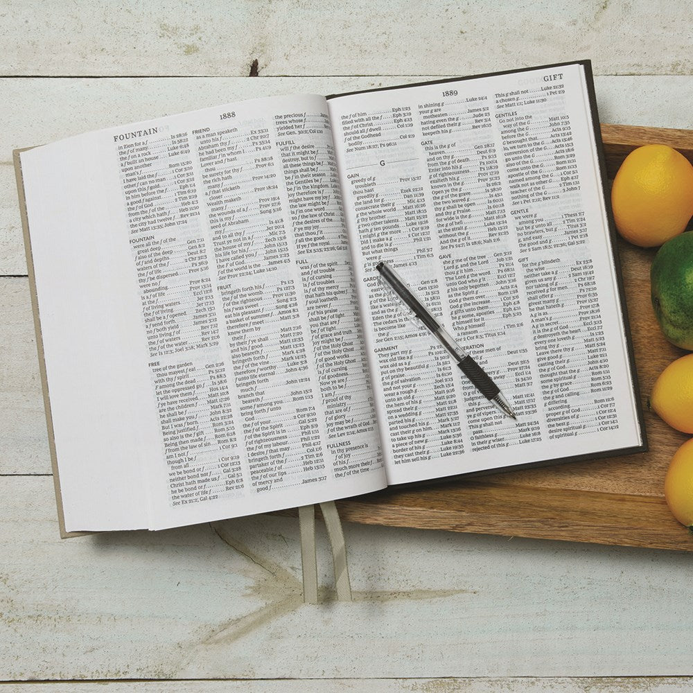 KJV Holy Bible: Super Giant Print with 43,000 Cross References, Black Genuine Leather, Red Letter, Comfort Print: King James Version