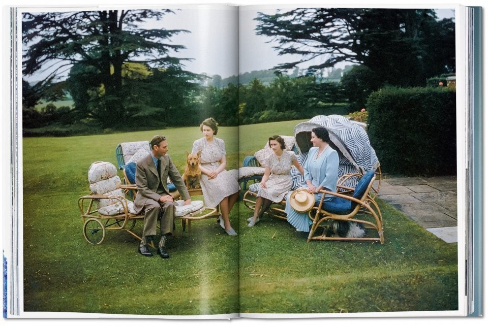 Her Majesty. A Photographic History 1926-2022